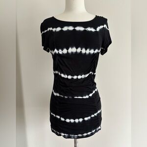 INC black and white rayon, short sleeve -M